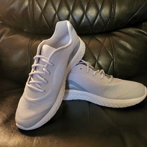 Athletic works womens Size 11 light silver New with no box